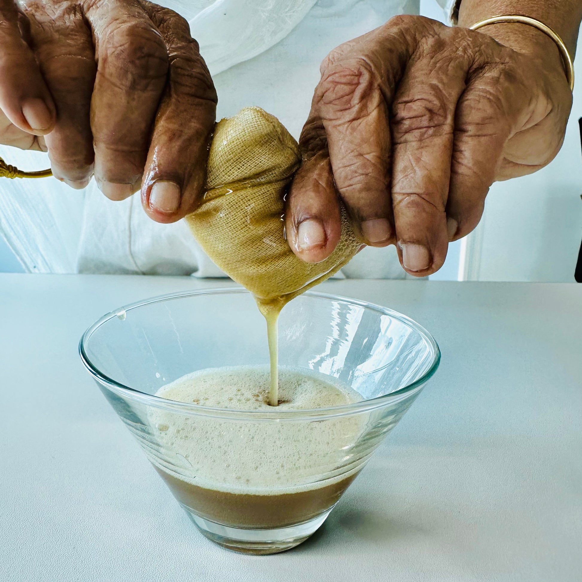 Herby Squeezy Shampoo Squeezing 