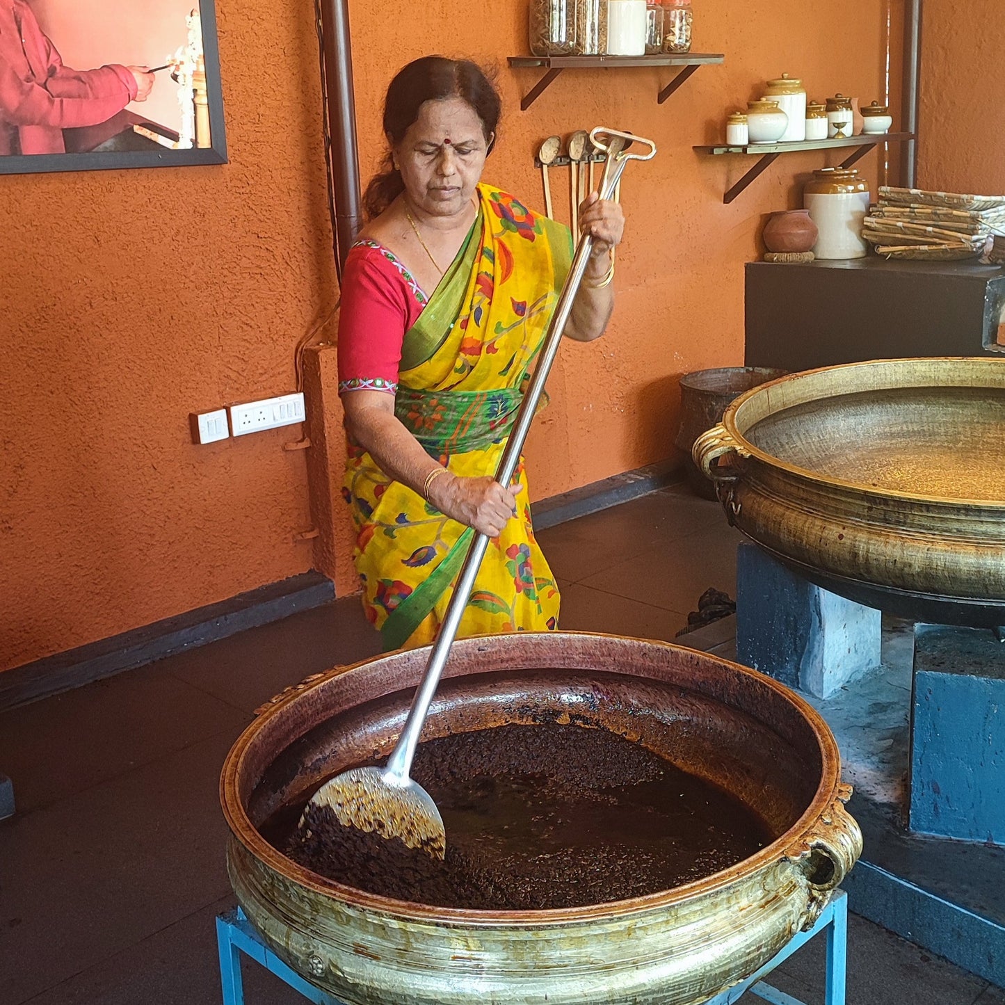 Suvarna Glow Oil preparation 2